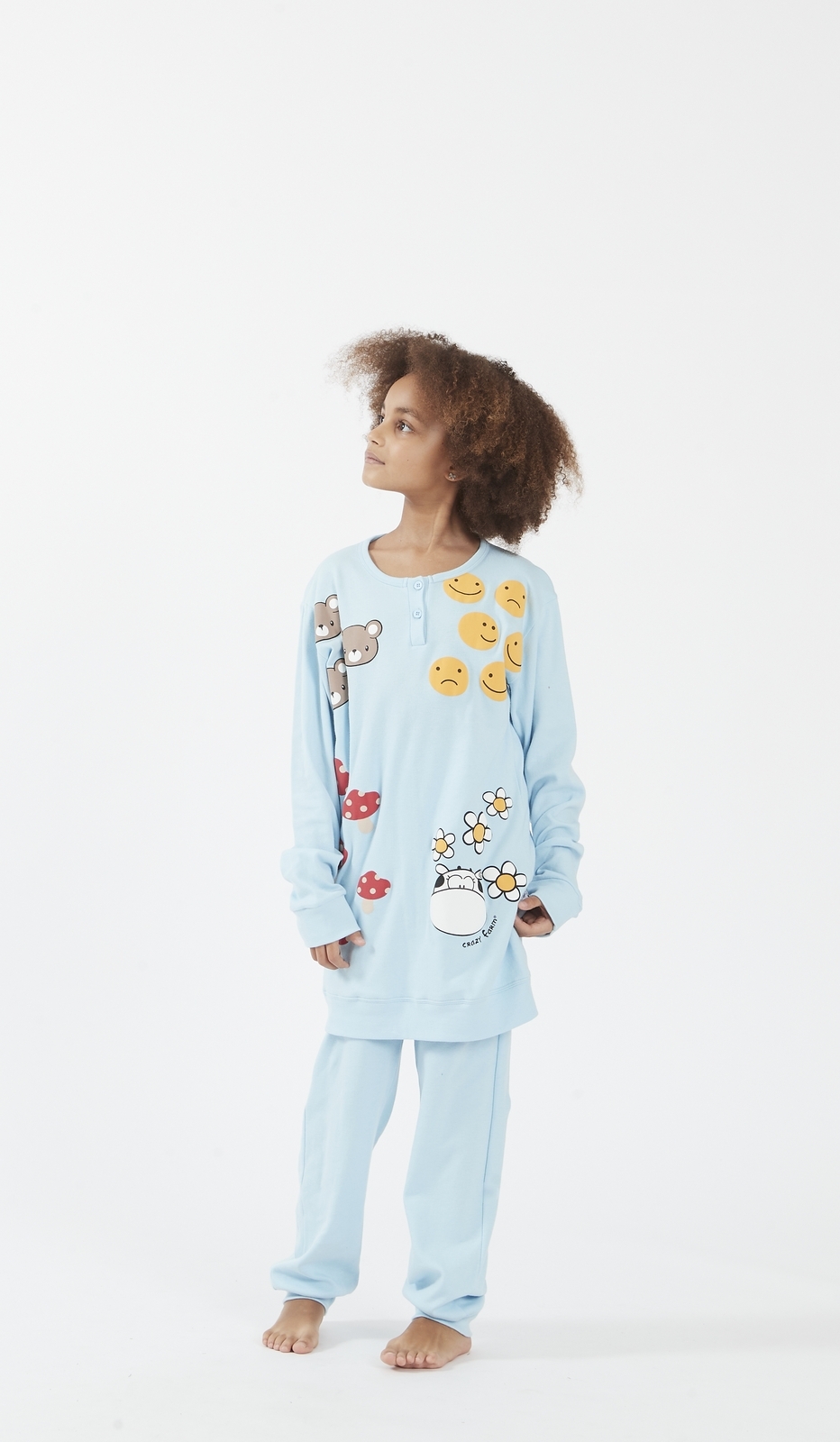 Pigiama Bimba Maxi Serafino Kid - Bear AOP in Azzurro con Stampa di Emoticon, Orsacchiotti e Funghi, Perfetto per Notte - Idea Regalo Confortevole e alla Moda per le Piccole Principesse