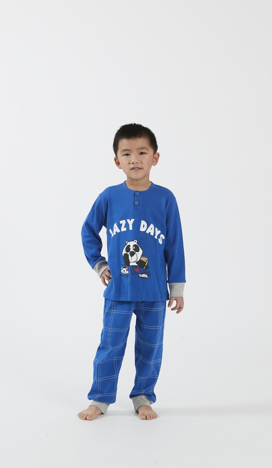 Pigiama Serafino per Bambino 'LAZY DAYS' a Due Pezzi, Top con Stampa Panda e Pantaloni a Scacchi Blu - Comodo e Trendy per Notte Tranquille del tuo Piccolo