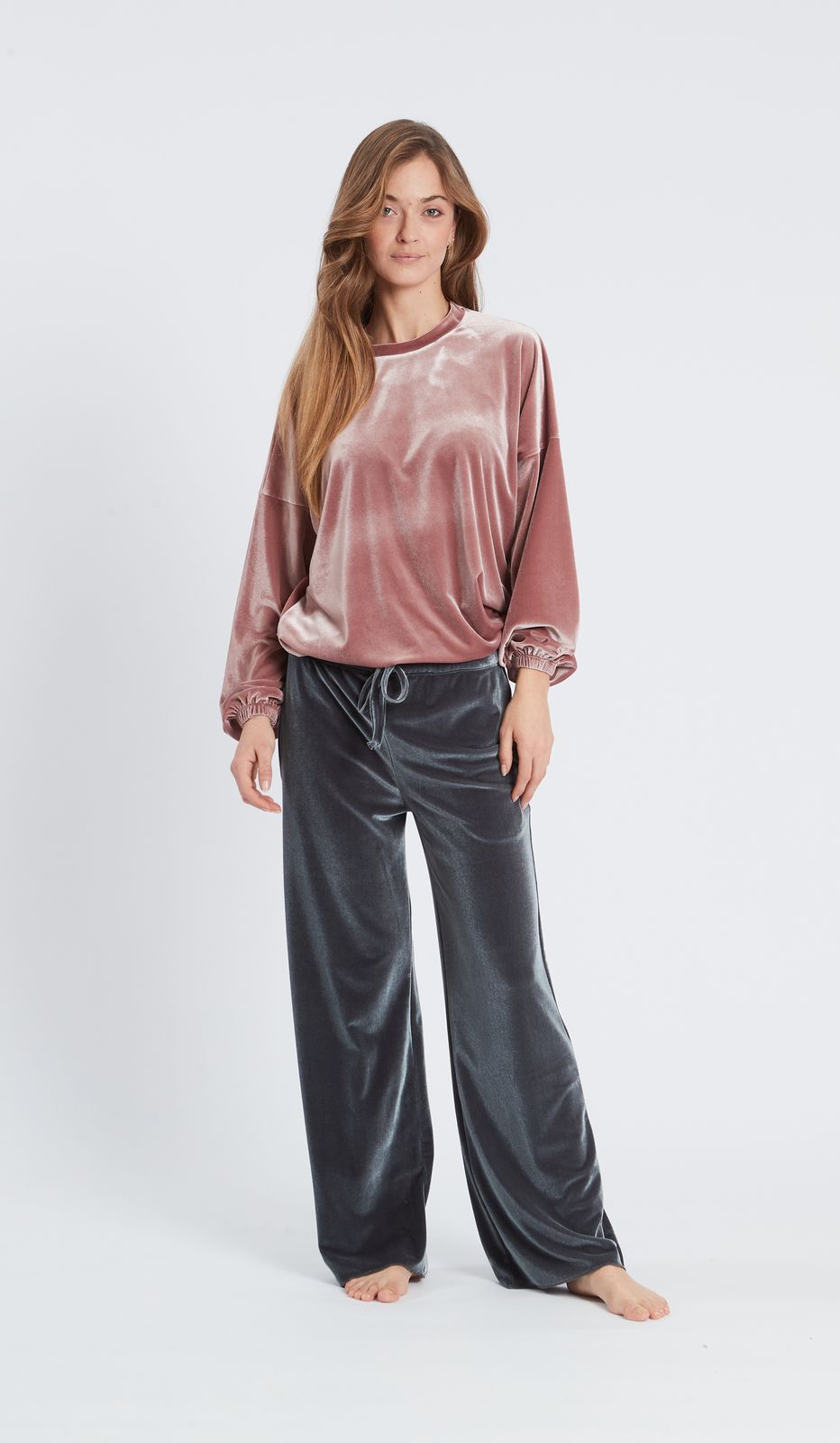 Pantalone in Ciniglia per un comfort avvolgente e uno stile trendy, ideale per ogni occasione invernale.