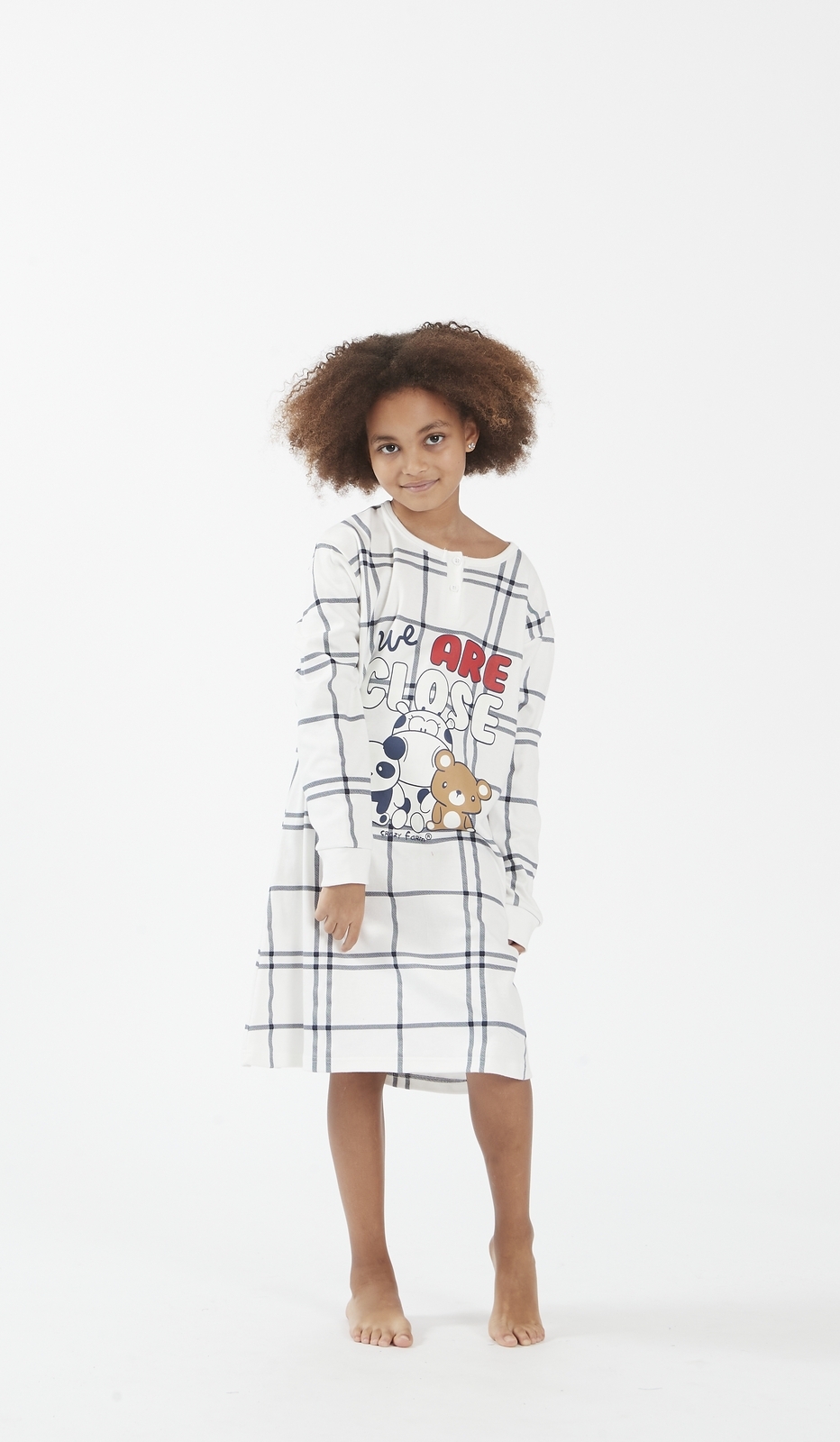 Canotta Serafino per Bambina 'We Are Close', Vestito Lungo a Quadri con Grafica Cartoon, Ideale per Ragazze Giovani con Capelli Afro - Look Estivo Fresco e Divertente